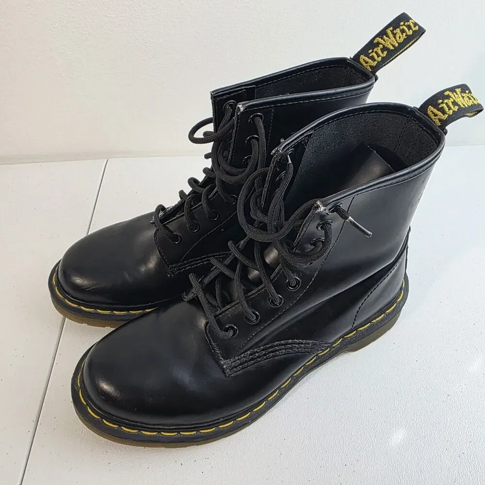 Dr. Martens Womens AirWair Black Leather Classic Combat Style Boots Sz 8 8 Hole - Picture 2 of 8